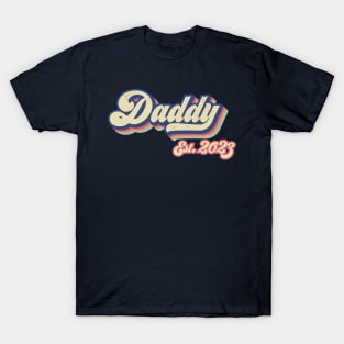 Daddy est. 2023, New Dad, Gift for dad, fathers day gift T-Shirt